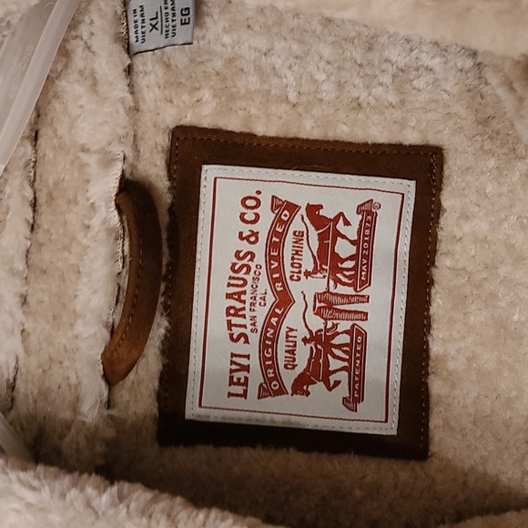 Levi Jacket - Picture 4 of 5